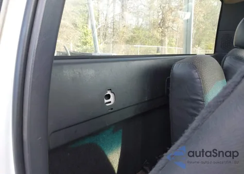 2002 Chevrolet Silverado 2500Hd from USA, damaged, VIN 1GCHC24U42E296228